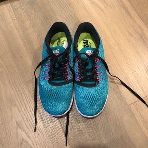 Nike Frees Women’s Sneakers